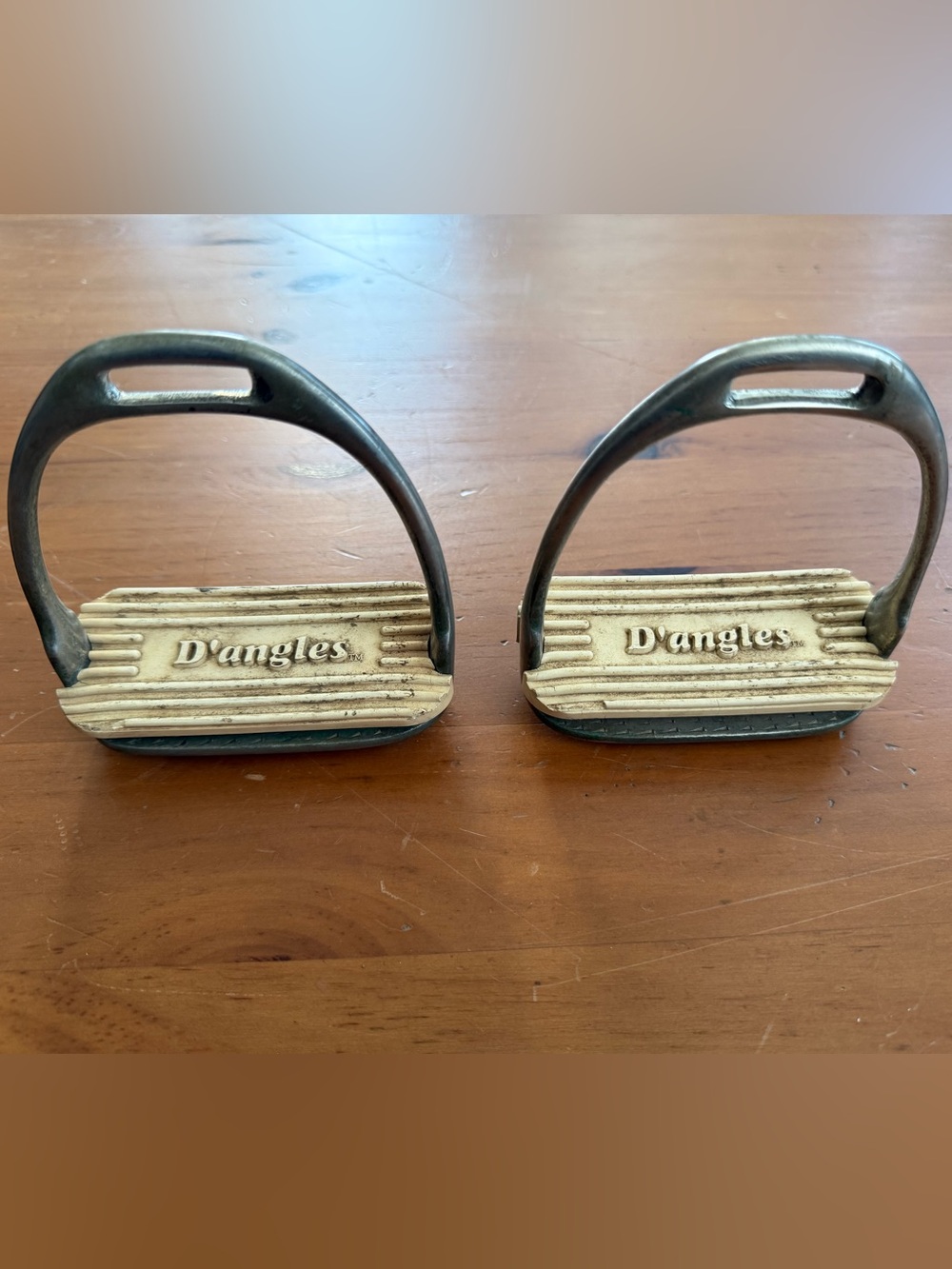 D'angles Stirrup Irons